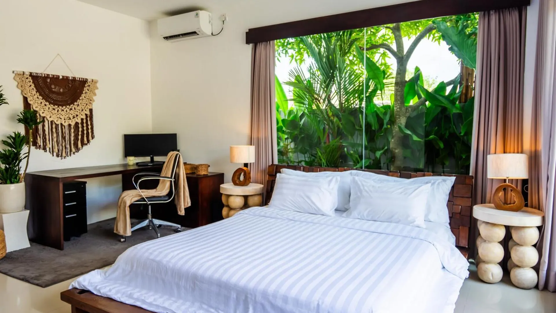 Skyfall Luxury Beach Villa Nusa Dua  0*, Nusa Dua (Bali)
